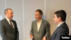 (Слева направо) Скретарь Совета безопасности Армении Армен Григорян, спецпредставитель ЕС по Южному Кавказу и кризису в Грузии Тойво Клаар и помощник президента Азербайджана Хикмет Гаджиев. 