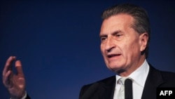 گونتر اوتینگر، کمیسیونر اروپایی در زمینه بودجه و منابع انسانی،
