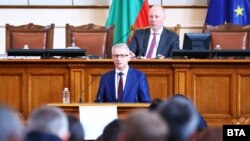 Николай Денков се изказа от парламентарната трибуна след гласуването в петък. 