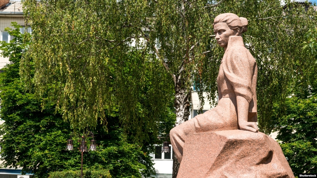 Пам’ятник Лесі Українці у Новоград-Волинському