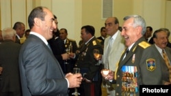 Արխիվ -- Նախկին նախագահ Ռոբերտ Քոչարյանը և պաշտպանության նախկին նախարար Միքայել Հարությունյանը