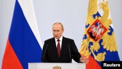 Напередодні Путін підписав укази про визнання «незалежності» окупованих російською армією територій українських Херсонської та Запорізької областей
