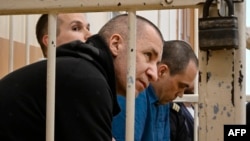 Avocații lui Navalnîi: Igor Sergunin, Alexei Liptser and Vadim Kobzev, la tribunalul din orașul Petușki, pe 12 septembrie.