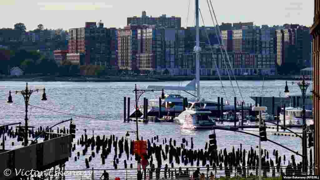 Vedere de pe „High Line” a vechiului port Manhattan
