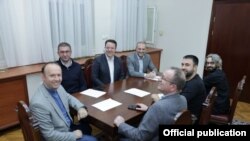 Лидерот на ВМРО-ДПМНЕ Христијан Мицкоски на состанок со опозициските лидери за ново парламентарно мнозинство