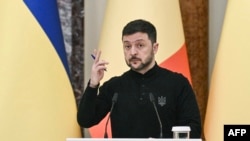 Președintele ucrainean, Volodimir Zelenski, vorbind la o conferință de presă la Kiev, pe 8 aprilie.