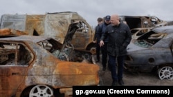 Прокурор Міжнародного кримінального суду (МКС) Карім Хан у Бучі на Київщині, квітень 2022 року