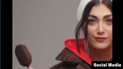نمایی از تیزر جدید شرکت بستنیسازی «دومینو» که با شکایت و اعلام جرم از سوی ستاد امر به معروف و نهی از منکر روبهرو شد