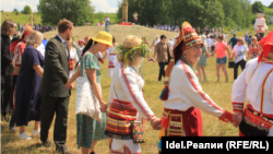 Эрзяне во время традиционных молений. Иллюстративное фото