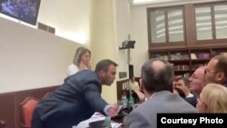 Расправа меѓу пратеници во собраниска седница за европски прашања
