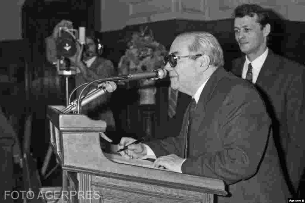 Legislatura 1990 - 1992 Senat: Președinte - Alexandru Bârlădeanu (FSN). 