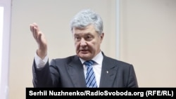 Петро Порошенко раніше заявив, що зранку 1 грудня його «не випустили (за межі України – ред.), хоча було розпорядження голови ВРУ»