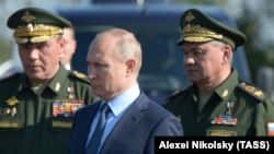 Валери Герасимов, Владимир Путин и Сергеј Шојгу