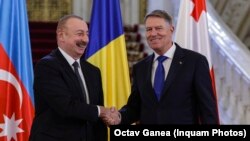 România este singura țară din UE care a semnat un Parteneriat Strategic cu Azerbaidjanul, încă din 2009. Însă aprovizionarea cu gaz azer implică și riscuri asupra drepturilor omului în Azerbaidjan cât și posibilitatea manipulării unor state UE.