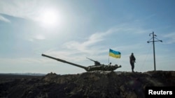 Водночас автори звіту додають, що оскільки бойові дії минулого року кілька разів загострювались, військові витрати країни планується збільшити в 2017 році, зокрема для придбання нового обладнання