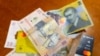 Aproximativ 7,8 milioane de români contribuie la Pilonul II de pensii (pensie obligatorie administrată privat). Șapte fonduri de pensii active administrează circa 88 miliarde de lei.