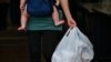 Studiu: 30% din moldoveni caută soluții pentru a înlocui ambalajul din plastic