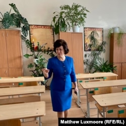 Оксана Акулова, директор колишньої школи Горбачова, каже, що сьогодні учні мало цікавляться радянською історією чи роллю Горбачова в ній