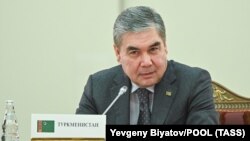 Поранешниот претседател Гурбангули Бердимухамедов, кој му ја предаде функцијата на неговиот син Сердар