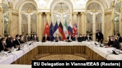 Zamjenik generalnog sekretara Evropske službe za vanjske poslove Enrique Mora i glavni iranski nuklearni pregovarač Ali Bagheri Kani i delegacije u Beču, Austrija 17. decembra 2022.