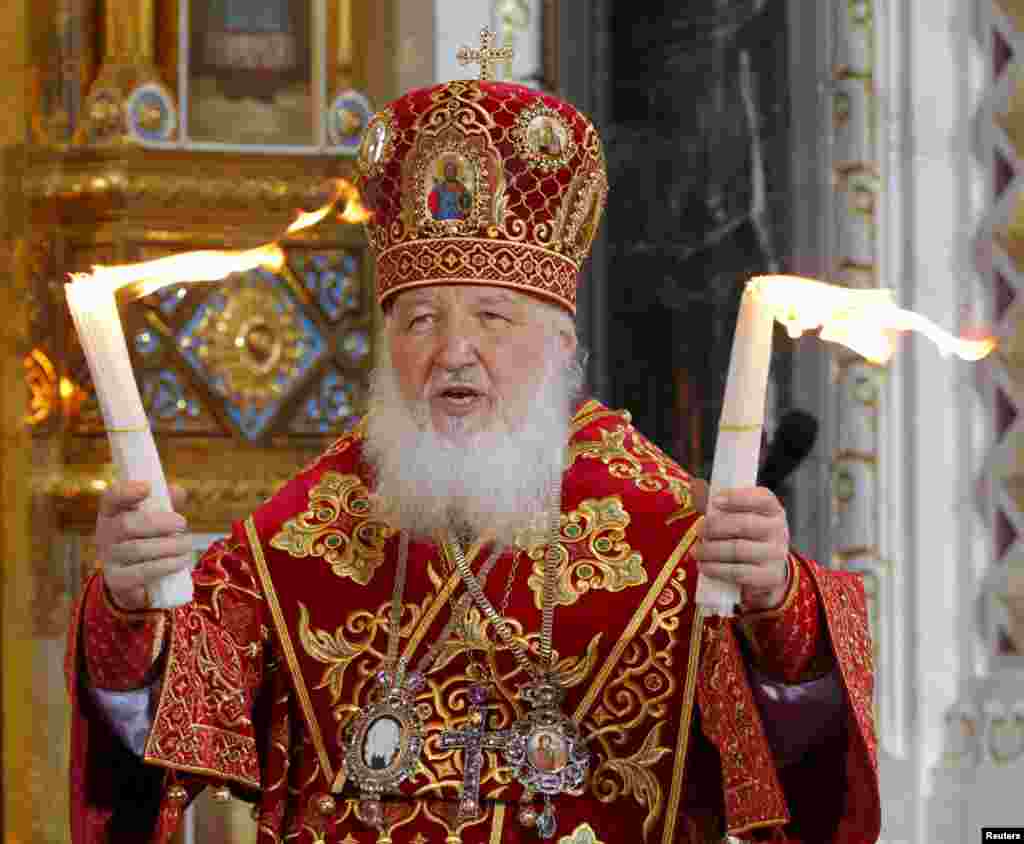 Патриарх Кирилл во время пасхального богослужения. Москва, храм Христа Спасителя, 20 апреля 2014 года. 