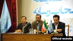 مدیرعامل هلدینگ خلیج فارس، وسط