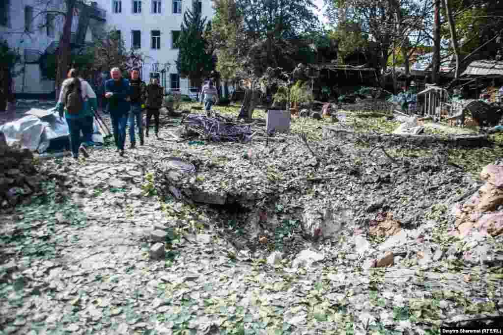 Воронка, що залишилася від вибуху