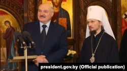 Мітрапаліт Веньямін у царкве з Аляксандрам Лукашэнкам