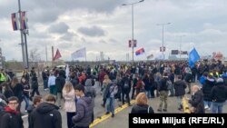 Srednjoškolaci blokiraju most Gazela, Beograd, 1. april 2025.