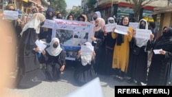 ارشیف: په کابل کې د معترضو مېرمنو د لاریون یو انځور