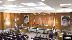 دادگسترى استان تهران در اطلاعيه خود به نام محكوم شدگان به اعدام اشاره اى نكرده است ولى برخى از سايت هاى اينترنتى در ماه هاى اخير اسامى چند نفر را در اين زمينه منتشر كرده اند.