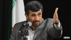 محمود احمدی‌نژاد مقامات قوه قضائیه را متهم کرده که «به جای خدمت به مردم از قدرت قضایی به عنوان ابزاری در خدمت اهداف شخصی خود بهره می‌گیرند».