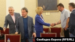 Николай Хаджигенов, Тошко Йорданов, Мая Манолова и Филип Станев по време на срещата между „Има такъв народ“ и „Изправи се.бг! Ние идваме!“