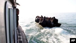 Илустрација, транспорт на мигранти преку Средоземно море