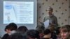 Iosif Moldovanu, trainer în formarea profesorilor, explică directorilor adjuncți pentru educație din raionul Strășeni procesul de constituire și modalitățile de funcționare a Consiliului Elevilor din cadrul instituțiilor de învățământ, noiembrie 2015.