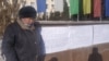Одна из участниц акции протеста против микрокредитной компании «МФРК» Жылдыз Омуракунова.