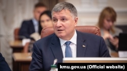 «Пасажирське авіасполучення – закрите. Винятки будуть рідкісні», – написав Аваков у фейсбуці в ніч на 1 квітня