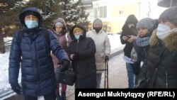 Белсенді Болатбек Біләлов (сол жақта). Нұр-Сұлтан, 2 жетоқсан 2020 жыл.