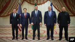 De la stânga, consilierul pentru securitate națională, Mike Waltz, secretarul de stat, Marco Rubio, șeful biroului prezidențial ucrainean, Andri Iermak, ministrul ucrainean de Externe, Andrii Sîbiha, și ministrul ucrainean al Apărării, Rustem Umerov. 11 martie 2025.