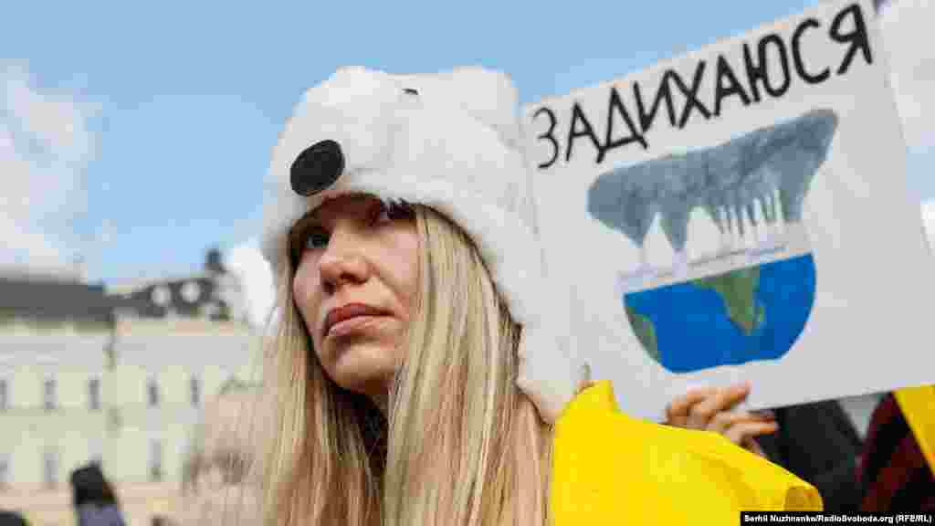 Активісти закликали владу збільшити фінансування на заходи зі скорочення викидів парникових газів, адаптації до зміни клімату тощо. Окрім того, вимагали відмовитися від дотацій на вугільну галузь, закласти гроші на підвищення енергоефективності будівель і розвиток системи державного моніторингу якості повітря