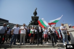 Членове на общинското сдружение "Толерантност" протестират пред парламента, 21 юни 2022 г.