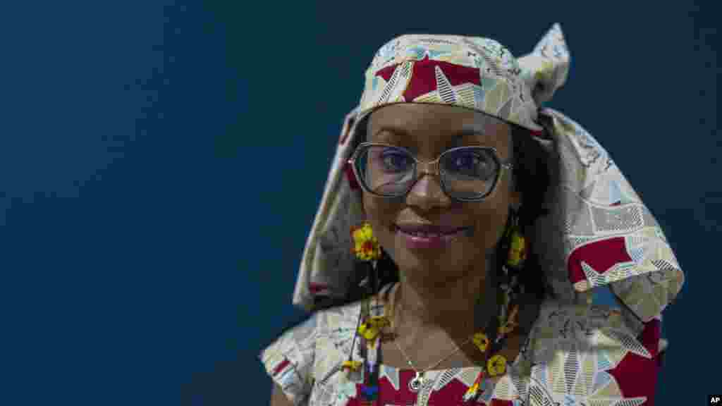 „Jelenleg a valaha volt legnagyobb árvizeket éljük át. Kétmillió ember kényszerült elhagyni a lakóhelyét, és ezrek haltak meg” – Hindou Oumarou Ibrahim, 41 éves, N’Djamena, a csádi mbororo közösségből