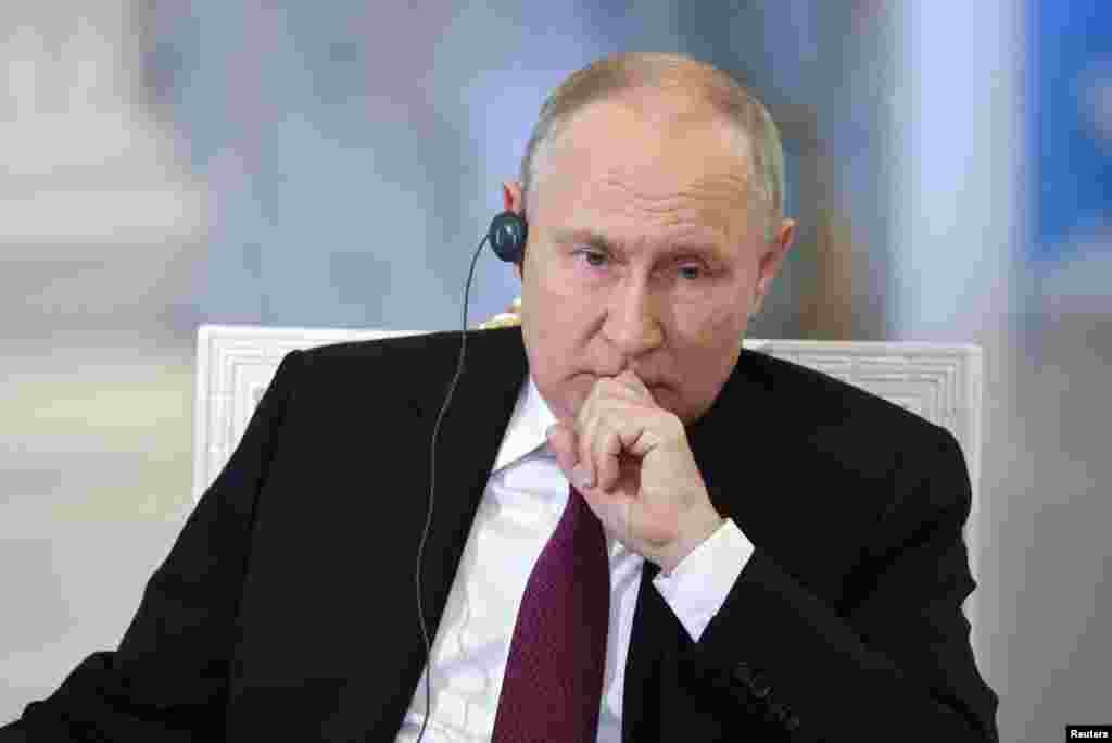 РУСИЈА - Рускиот претседател Владимир Путин не даде никакви најави дека ќе се кандидира за уште еден мандат, а кампањата сè уште не е објавена, изјави во понеделникот портпаролот на Кремљ, Дмитриј Песков.