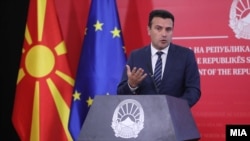 Македонскиот премиер Зоран Заев на прес конференција во владата