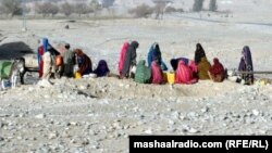 ډاکټران وايپه بلوچستان کې د څښلو د بشپړو پاکو اوبو د نشتوالي له امله ګڼې ناروغۍ پيدا کيږي. (تصوير له ارشيفه: ښځې د اوبو وړلو لپاره ورغونډې دي.) 