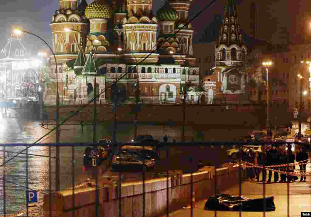 На 27 февруари 2015 г. късно през нощта Немцов е застрелян на Големия мост в Москва.