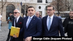 ჯორჯე სიმიონი ემზადება საკუთარი კანდიდატურის არჩევნებზე რეგისტრირებისთვის, ბუქარესტი, 2025 წელი 