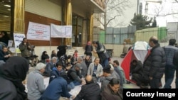 تجمع مالباختگان مقابل بانک کاسپین
