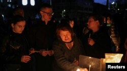 Demirgazyk Makedoniýanyň Koçani şäherindäki gijeki klubda bolan ýangynyň pidalarynyň hatyrasyna matam çäresi. 