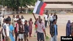 Demonstrație cu steag rusesc în statul Kaduna, din nordul Nigeriei, la 5 august 2024.